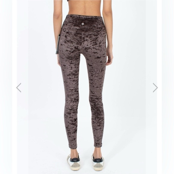 Lululemon "WUNDER LOUNGE" VELVET
LEGGINGS Size 0 - Picture 3 of 5